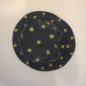 American Eagle Sunflower Bucket Hat 
